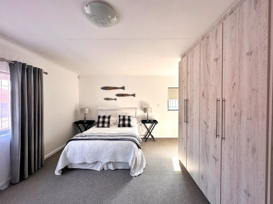 5 Bedroom Property for Sale in Fraaiuitsig Western Cape